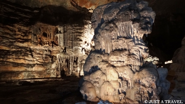 Formacje skalne w meksykańskiej jaskini Cacahuamilpa