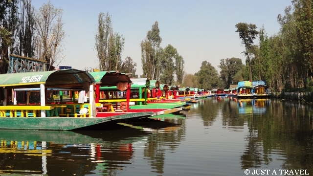 Pływające ogrody Xochimilco w Meksyku