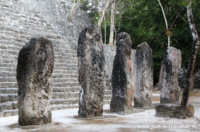 Kamienne Stele z Calakmul