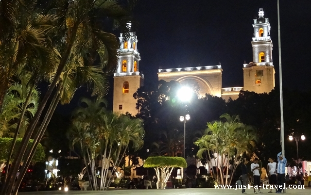 Merida Plaza Grande i Katedra św. Ildefonsa Merida