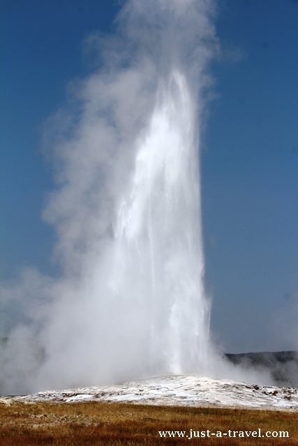 old faithful yellowstone