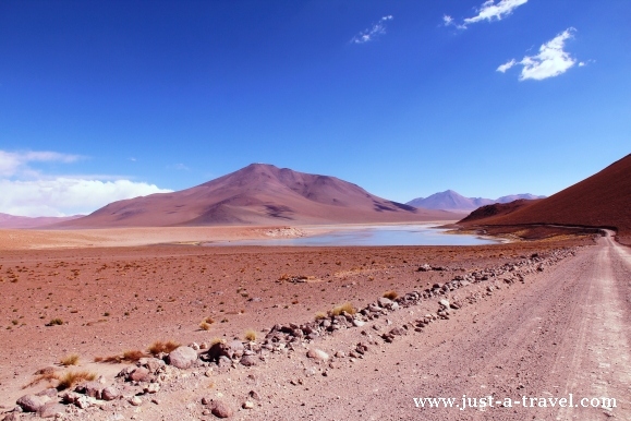 Szutrowa droga w Boliwii