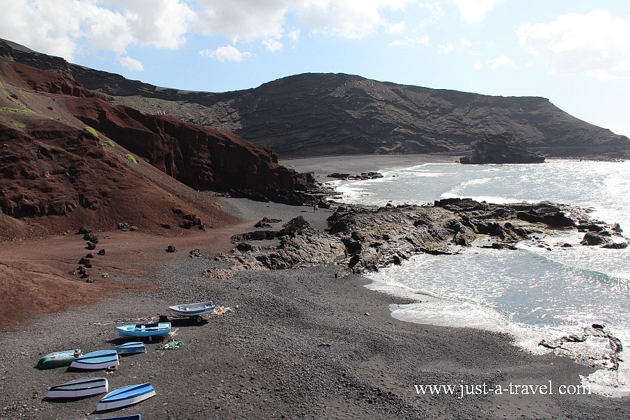 Czarna plaża nieopodal el Golfo na Lanzarote